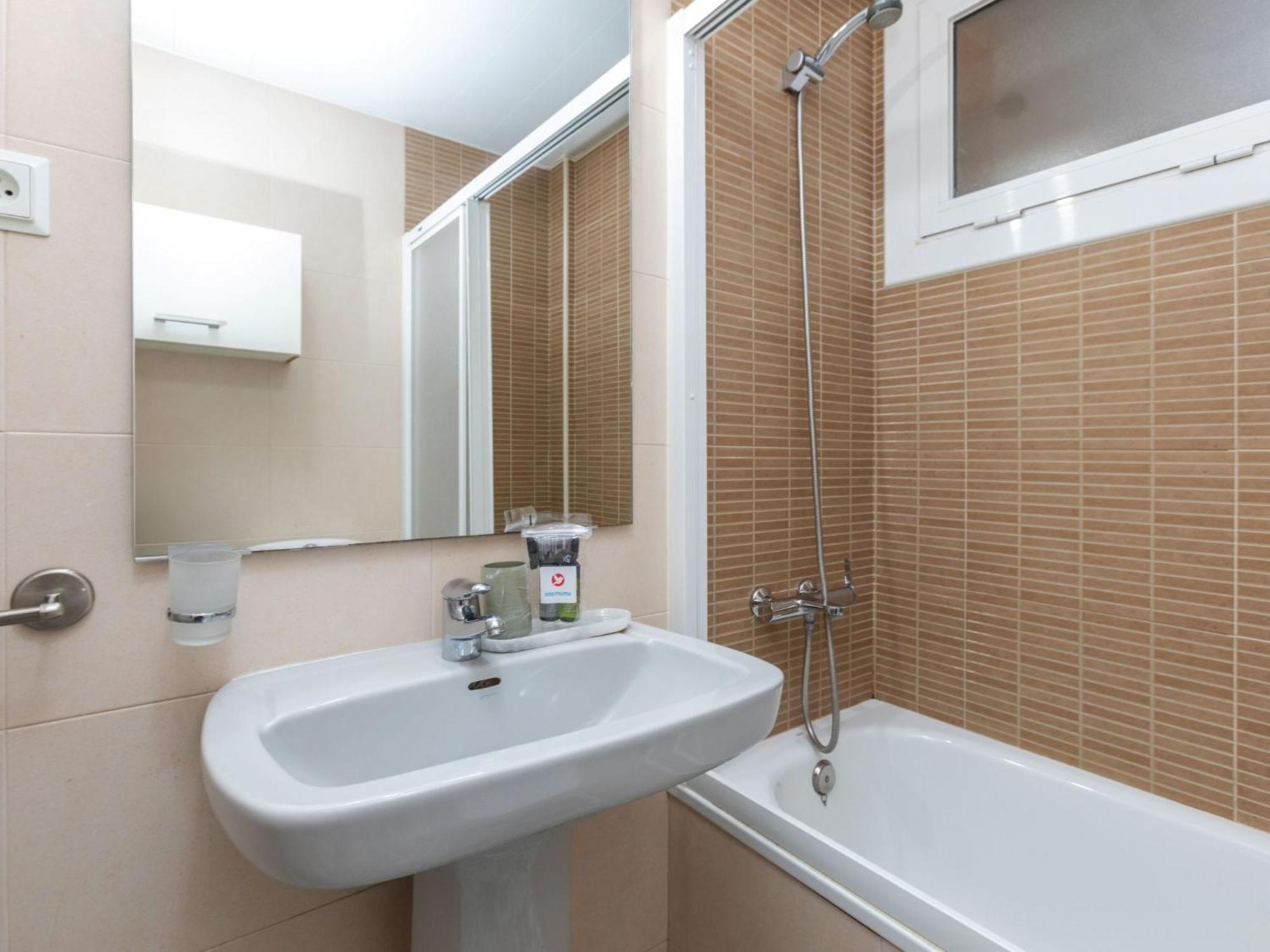 Apartment Eixample Esq Rocafort Diputacio By Interhome Barcelona Eksteriør bilde